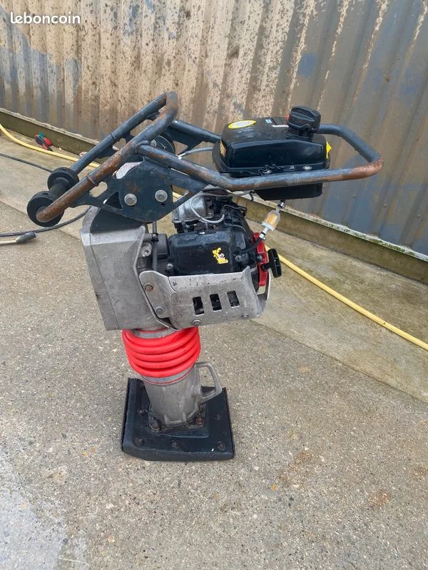 Pilonneuse BOMAG BVT65