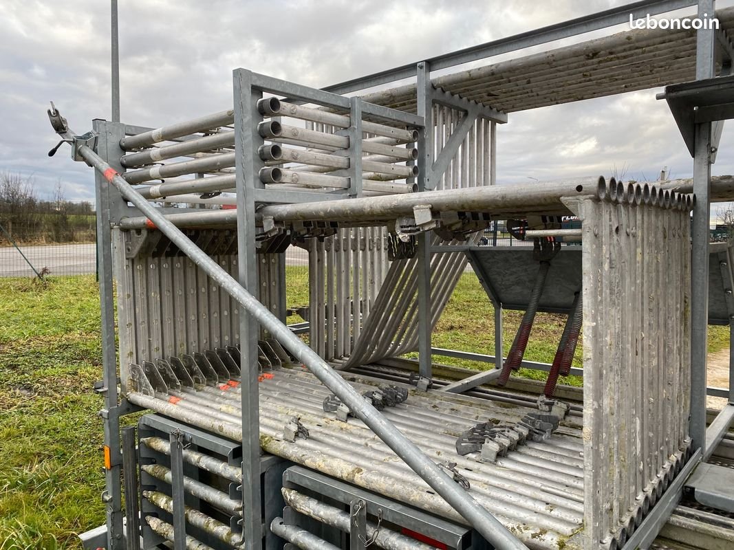 Échafaudage sur remorque