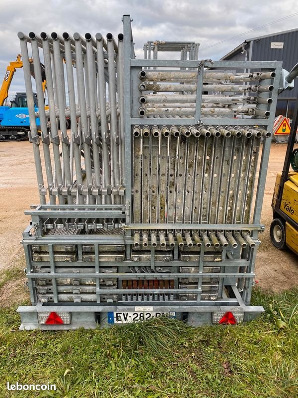 Échafaudage sur remorque