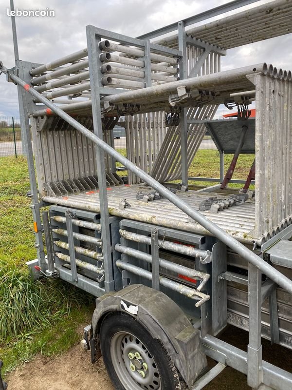 Échafaudage sur remorque