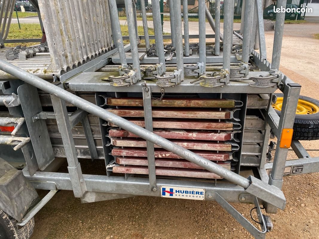 Échafaudage sur remorque