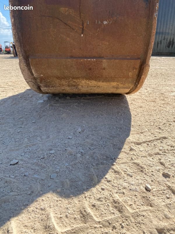 Godet de terrassement à axes