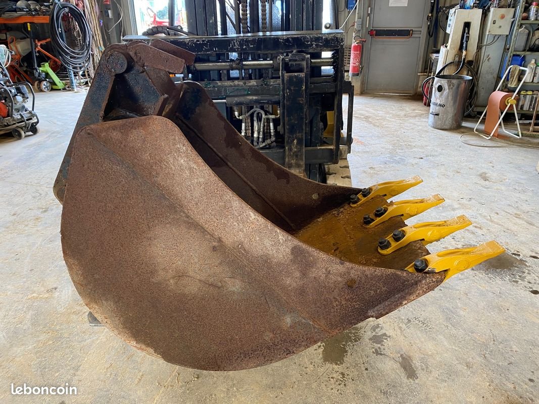 Godet de terrassement à axes