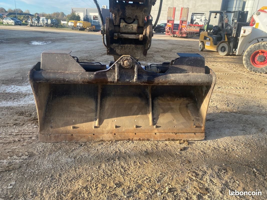 Pelle à chenilles KOMATSU PC130-8