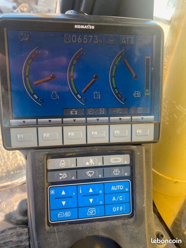 Pelle à chenilles KOMATSU PC130-8